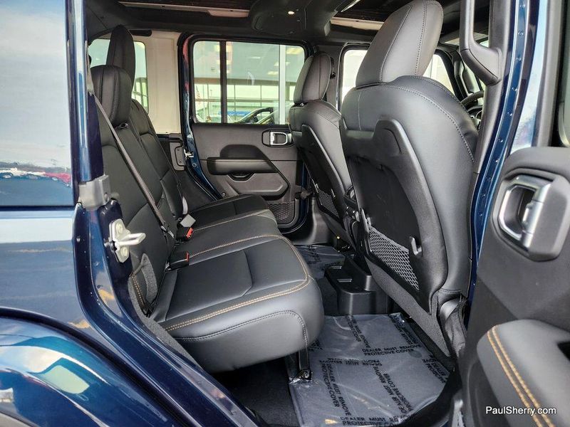 New 2025 Jeep Wrangler 4-door SaharaImage 31