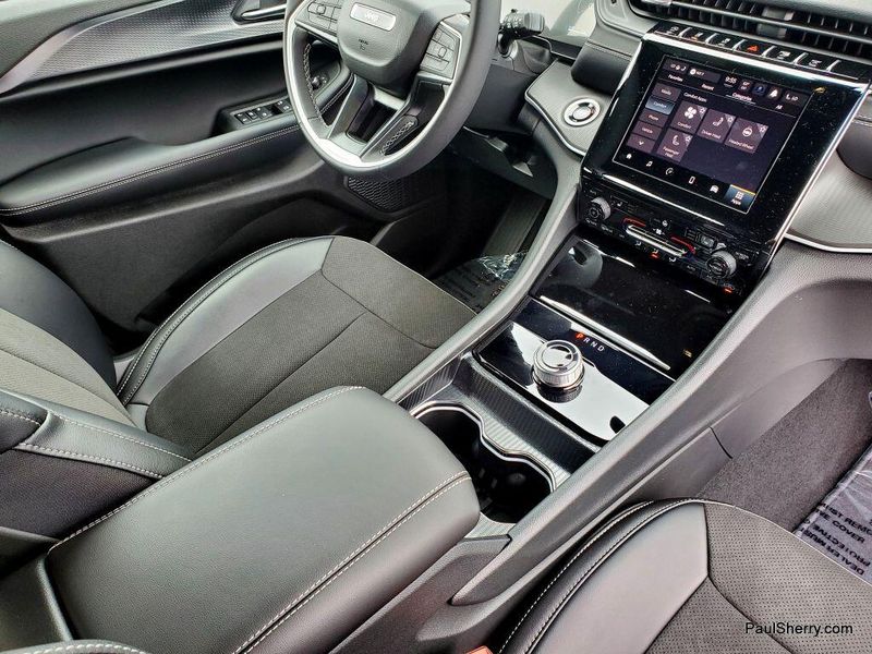 2025 Jeep Grand Cherokee L Altitude X 4x4Image 37