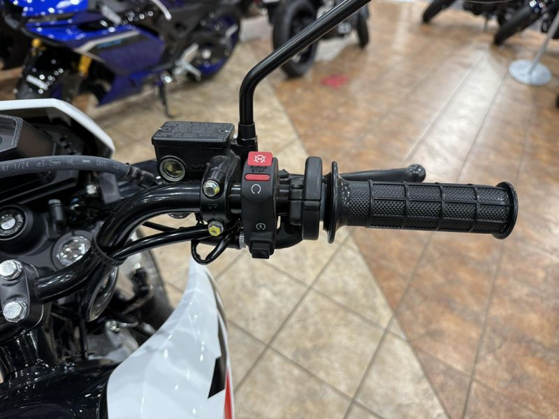 2025 Honda XR150L Image 11