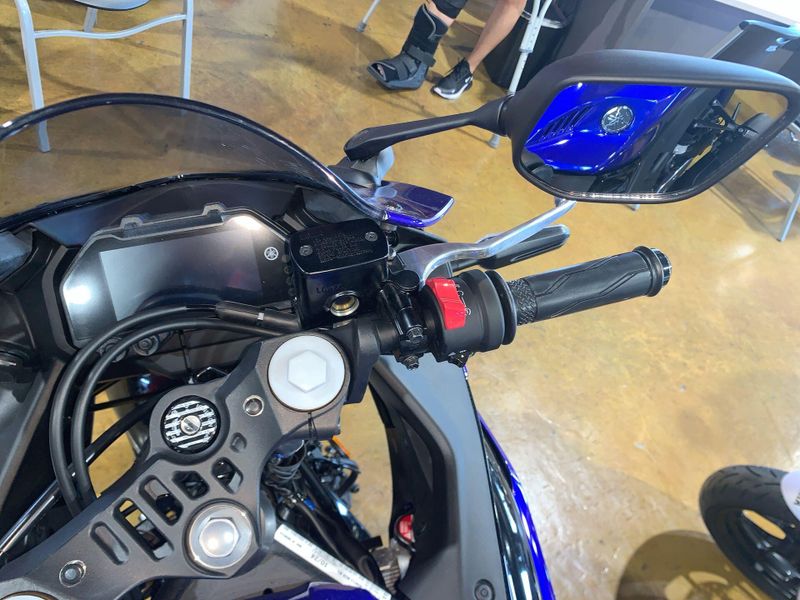 New 2025 Yamaha YZF-R3 ABS Image 11