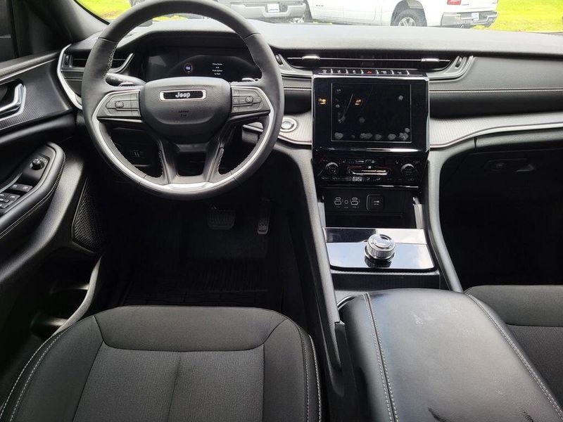 2025 Jeep Grand Cherokee LaredoImage 31