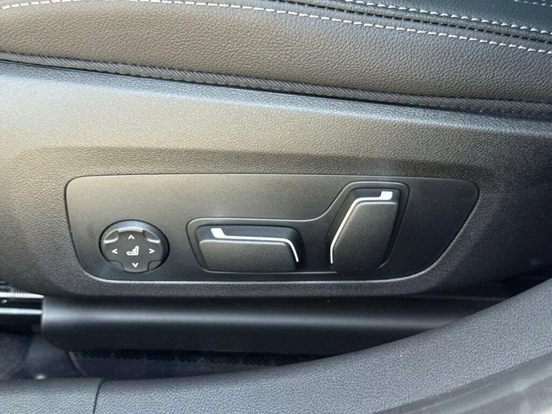 New 2026 BMW 3 Series 330i xDriveImage 18