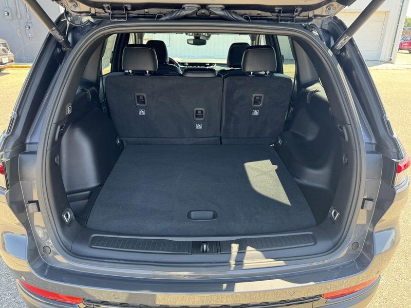 2024 Jeep Grand Cherokee Altitude XImage 9