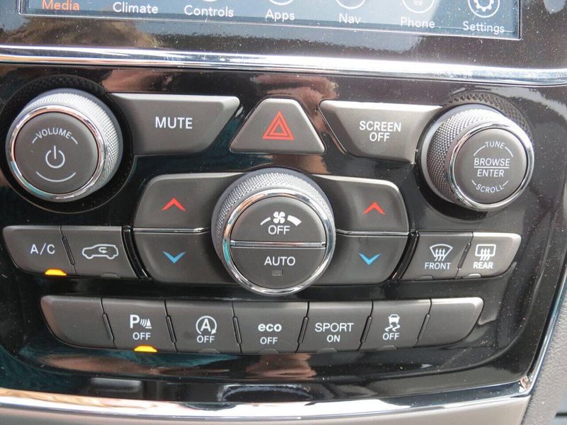 Used 2020 Jeep Grand Cherokee Limited 4x4 4dr SUVImage 17