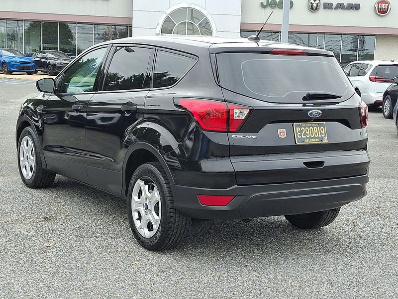 2019 Ford Escape S photo 4