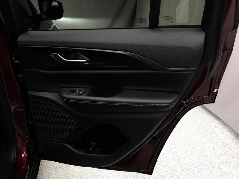 New 2026 Jeep Grand Cherokee Laredo X 4x4Image 13