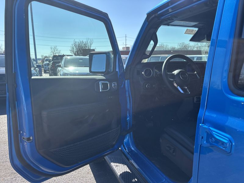 New 2026 Jeep Wrangler 4-door SaharaImage 23