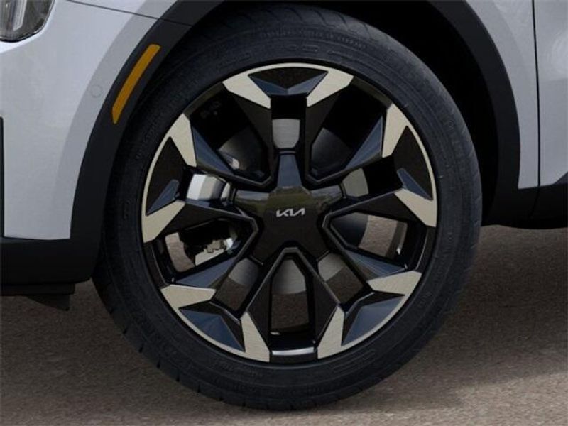 New 2025 Kia Sorento SXImage 9