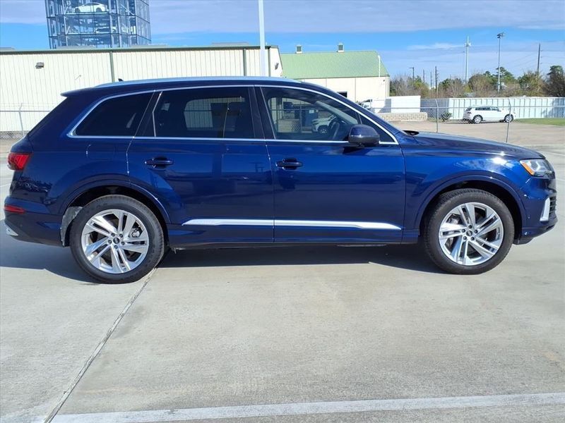 Used 2022 Audi Q7 55 Premium PlusImage 5