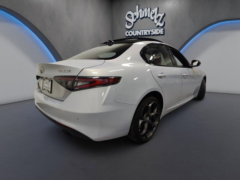 Used 2024 Alfa Romeo Giulia Ti AWD w/Performance Driving PkgImage 6