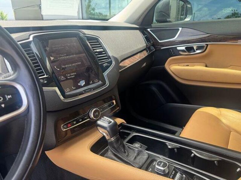 2016 Volvo XC90 T6 Momentum