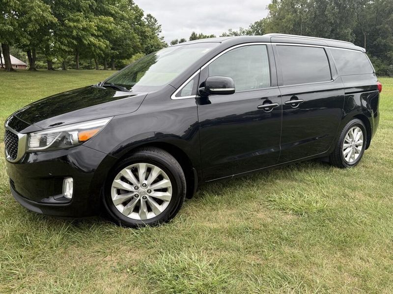 2017 Kia Sedona EX photo 7