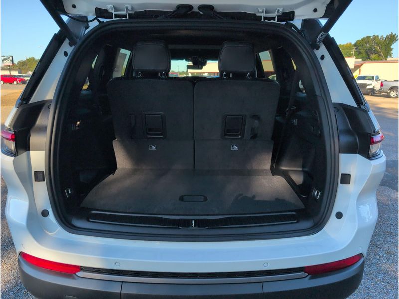 New 2027 Jeep Grand Cherokee L Laredo Altitude 4x2Image 35