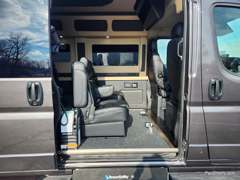 New 2024 RAM Promaster 2500 Slt+ Window Van High Roof 159' Wb