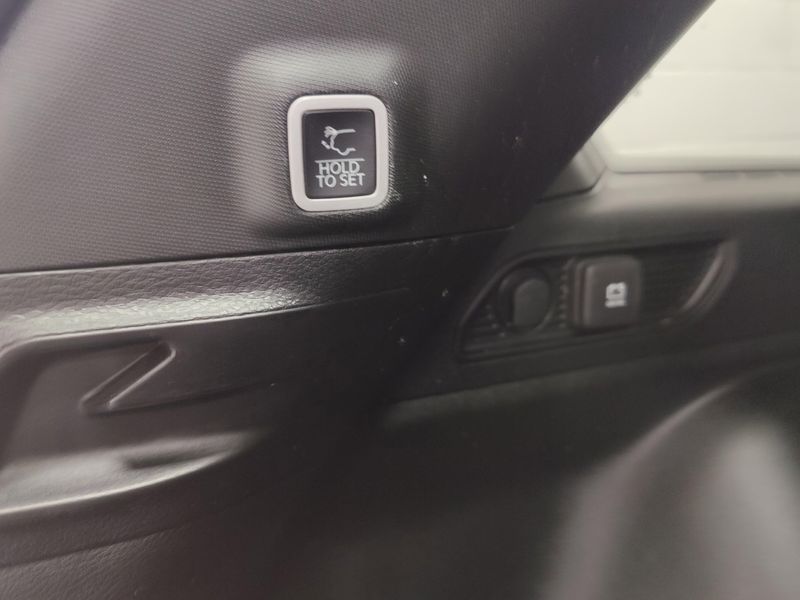 Used 2024 Jeep Grand Cherokee Altitude X 4X4 w/SunroofImage 17