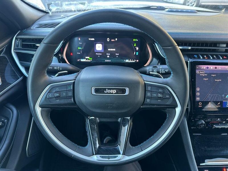 2023 Jeep Cherokee Trailhawk 4xe photo 2