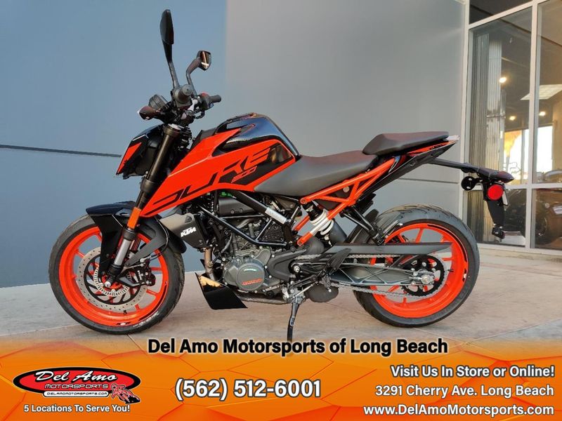 2023 KTM 200 DUKE  in a ORANGE exterior color. Del Amo Motorsports of Long Beach (562) 362-3160 delamomotorsports.com 