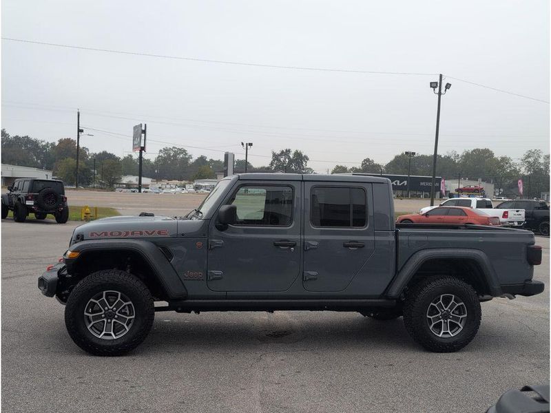 New 2025 Jeep Gladiator Mojave 4x4Image 2
