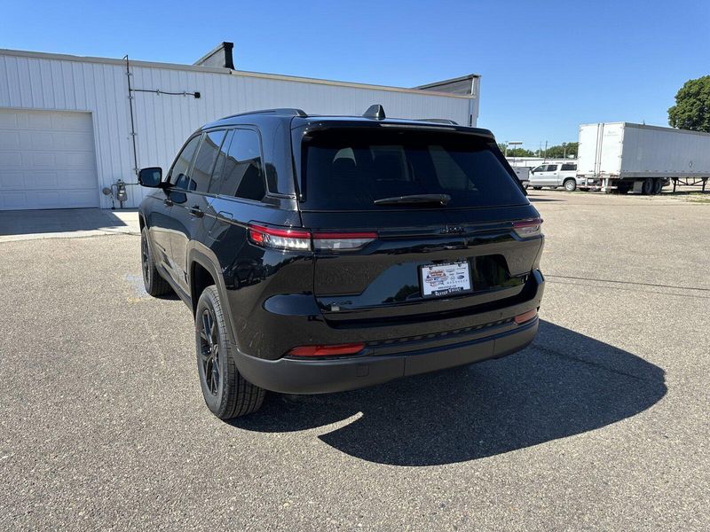 2024 Jeep Grand Cherokee Altitude X 4x4Image 6