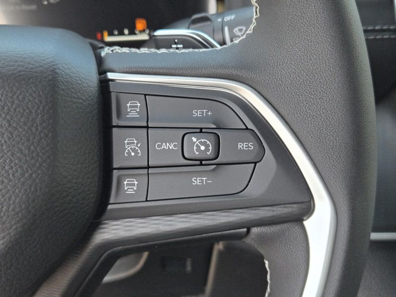 New 2026 Jeep Grand Cherokee Laredo X 4x4