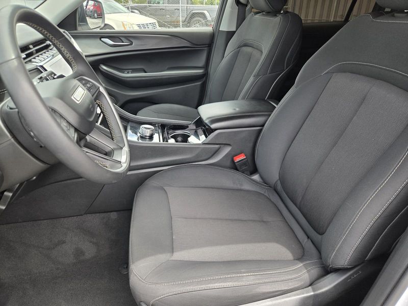 Used 2023 Jeep Grand Cherokee L Laredo 4x2