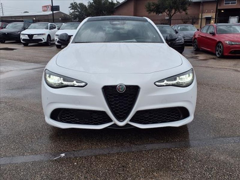 2025 Alfa Romeo Giulia Image 4