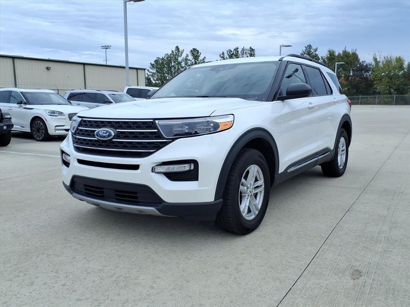 Used 2022 Ford Explorer XLTImage 2
