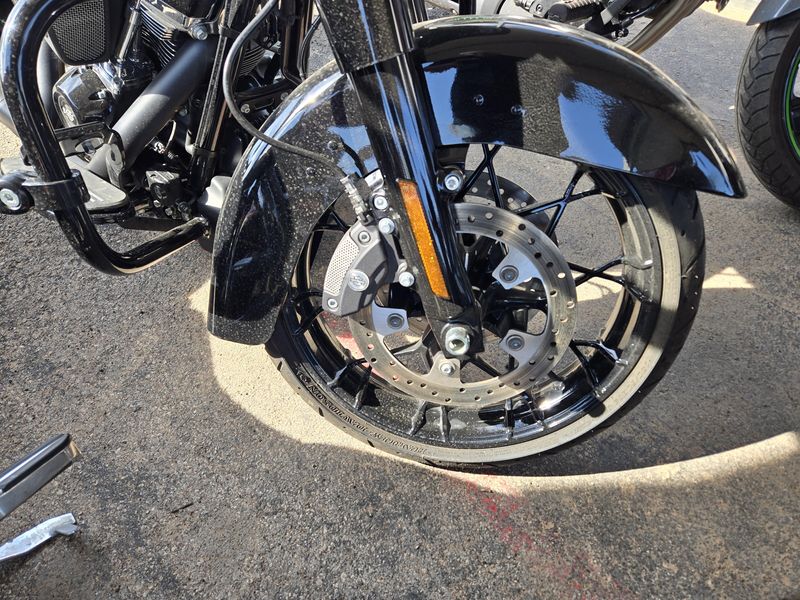 USED 2020 HARLEY STREET GLIDE SPECIAL Image 11