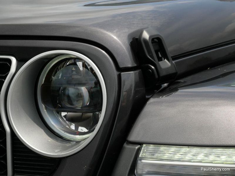 New 2025 Jeep Wrangler 4-door SaharaImage 16