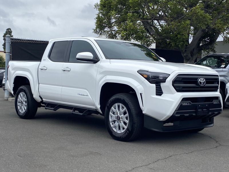 Used 2025 Toyota Tacoma SR5Image 2