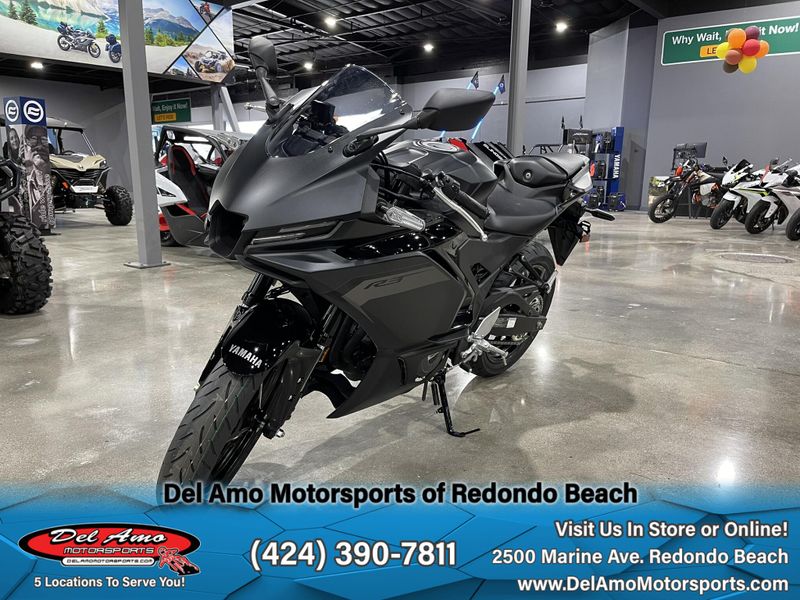 2025 Yamaha YZF-R3 ABS Image 6