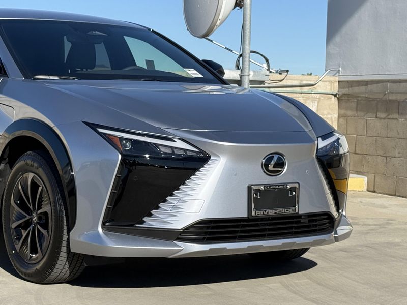 New 2026 Lexus RZ 350eImage 3