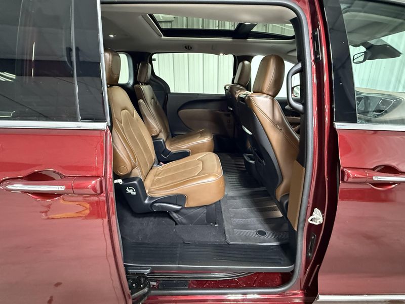 Used 2017 Chrysler Pacifica LimitedImage 8