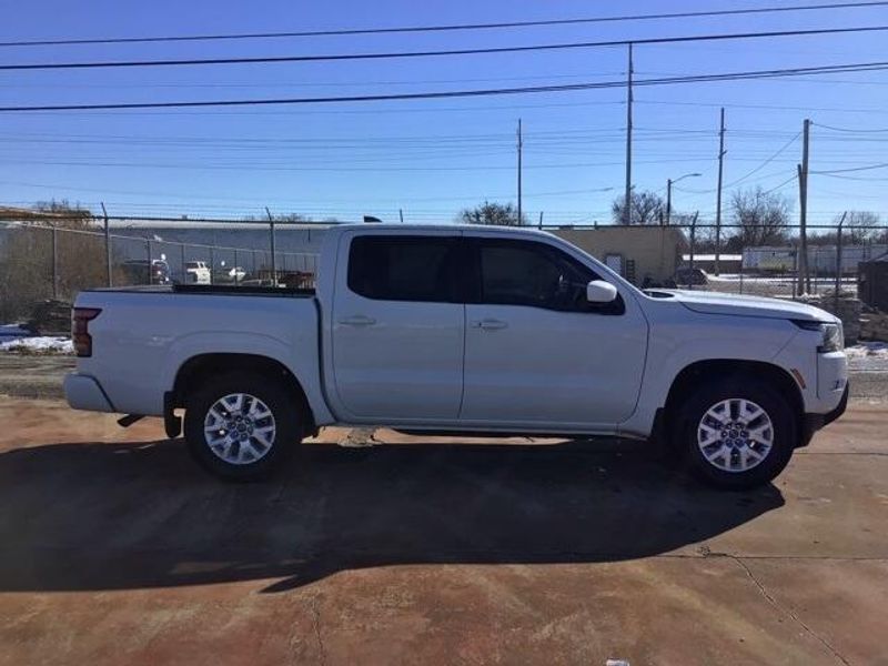 2022 Nissan Frontier SVImage 6