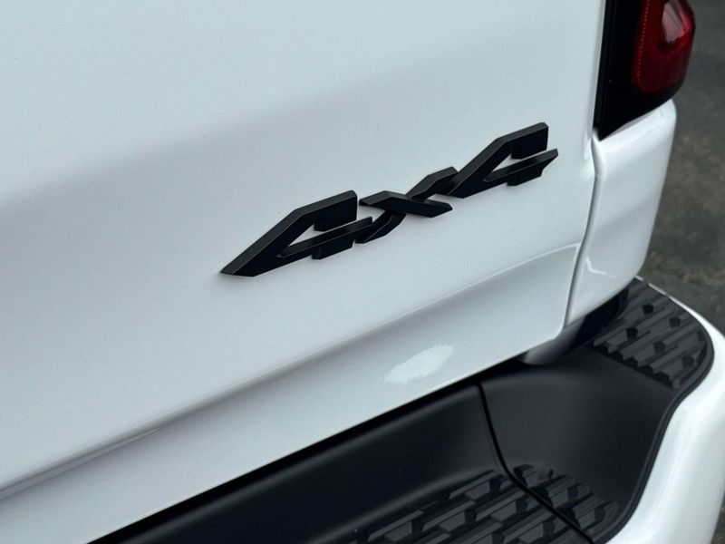 New 2026 RAM 1500 Big Horn Crew Cab 4x4 5'7' Box
