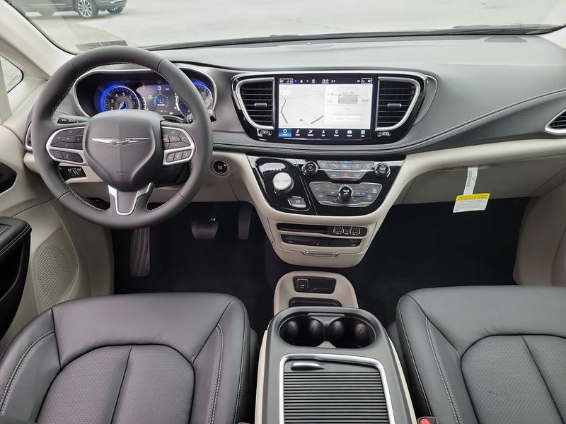 2022 Chrysler Pacifica Touring L AwdImage 8