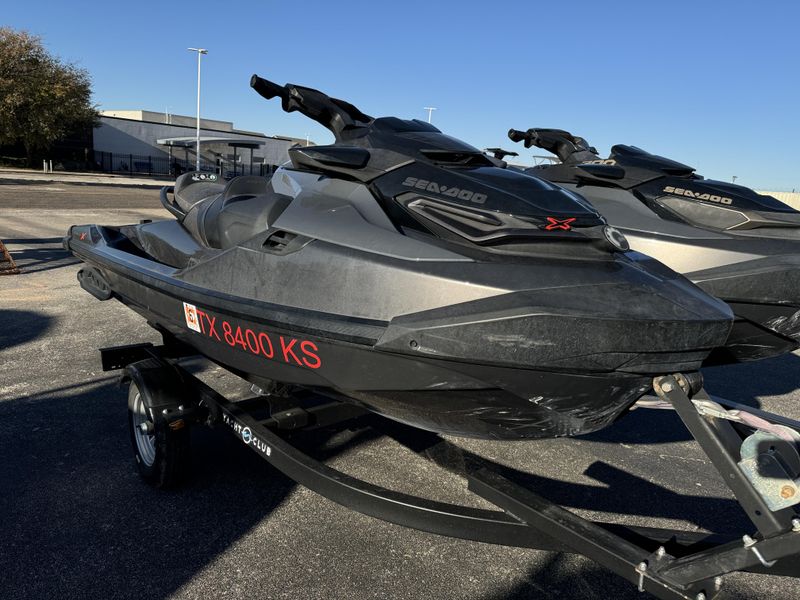 2022 SEADOO RXTX 300 BLACK Image 3