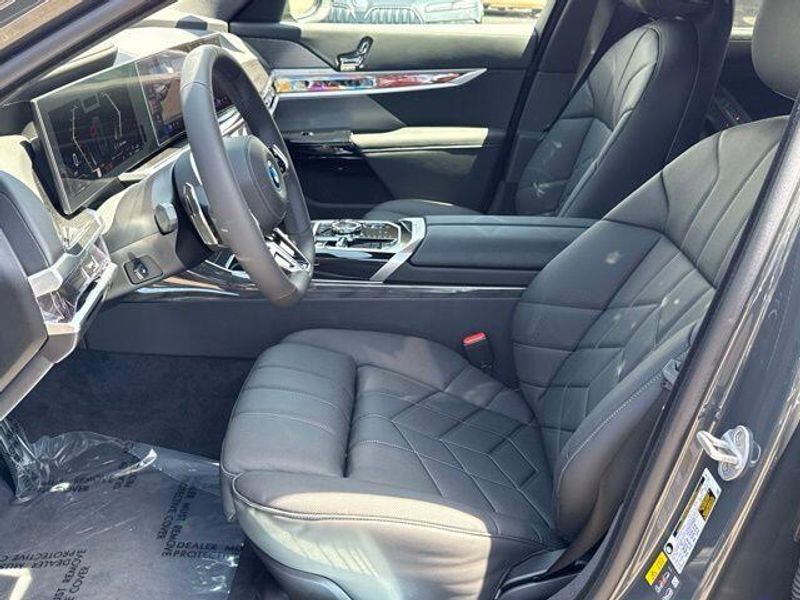 New 2026 BMW 7 Series 750e xDriveImage 18