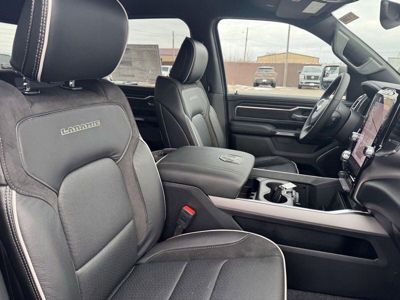 2025 RAM 1500 LaramieImage 14