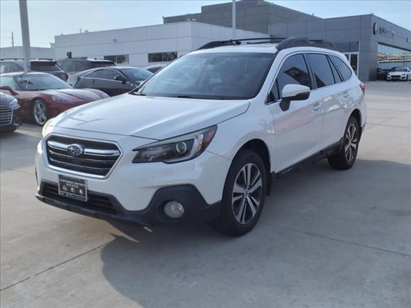 2018 Subaru Outback 2.5iImage 2