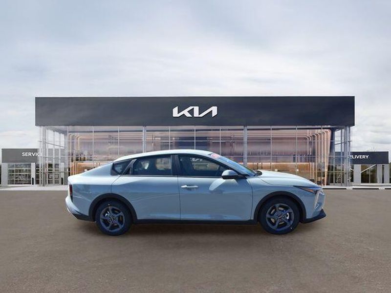 New 2026 Kia K4 LXSImage 2