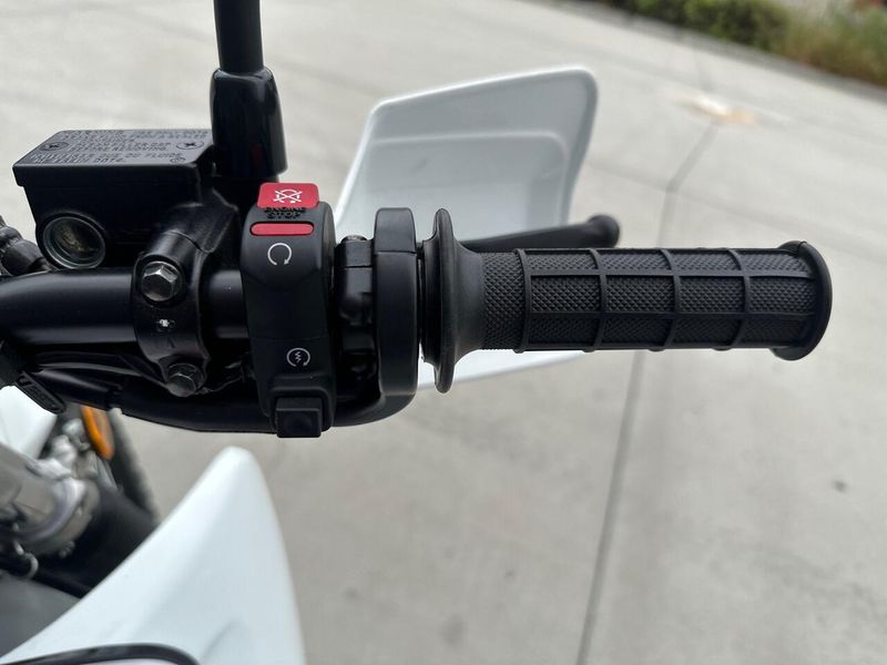 New 2025 Honda XR650L Image 3