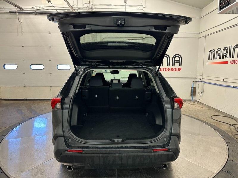 2021 Toyota RAV4 LEImage 16