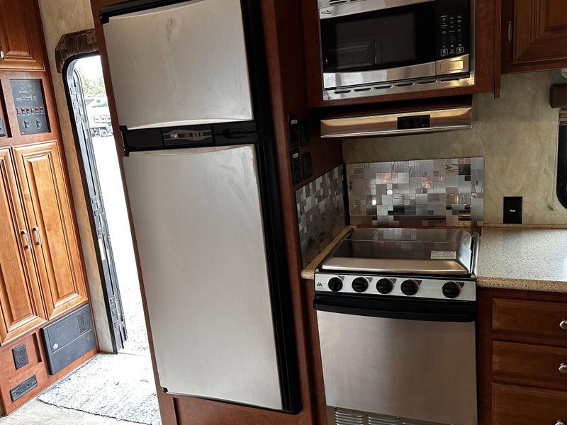 Used 2016 FOX MOUNTAIN 335BHS Image 12