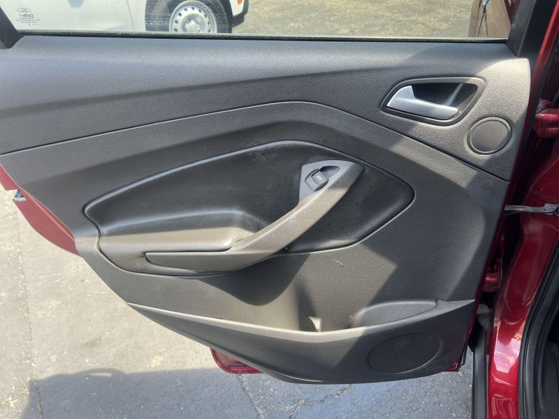 2016 Ford Escape SEImage 18