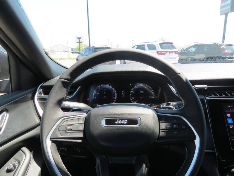 New 2026 Jeep Grand Cherokee Laredo 4x4 4dr SUVImage 9