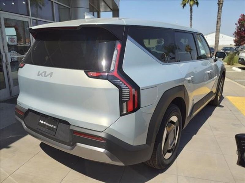 2024 Kia EV9 LightImage 6