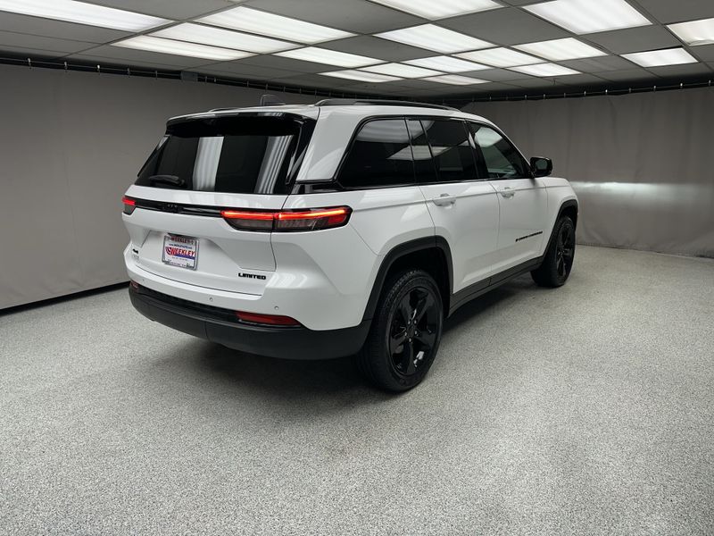 Used 2025 Jeep Grand Cherokee LimitedImage 9