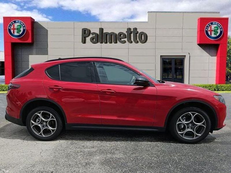 2025 Alfa Romeo Stelvio Sprint photo 4