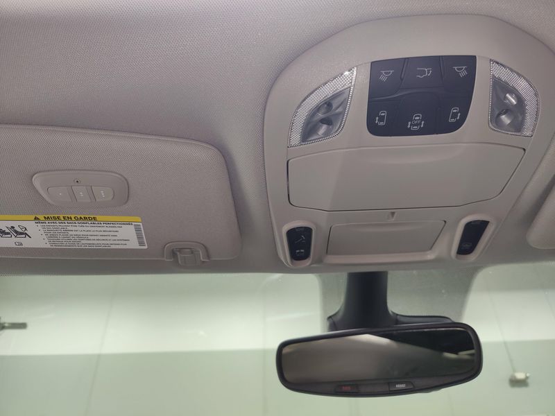 2024 Chrysler Pacifica Limited AWD w/Safety SphereImage 29